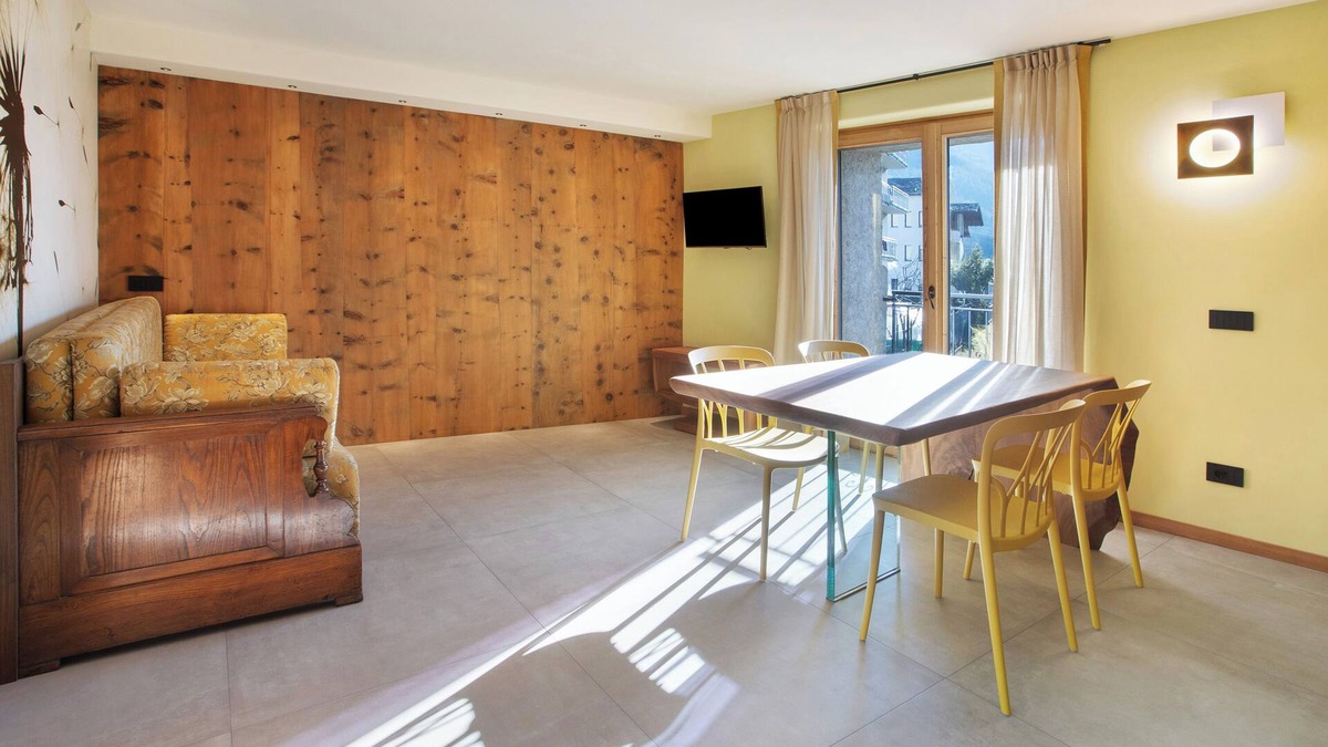 Mazzo di Valtellina Apartment | Apartment 'Sulif' with Mountain View and Wi-Fi