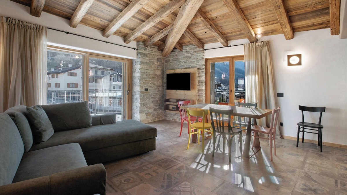 Mazzo di Valtellina Apartment | Apartment 'Samatè' with Mountain View, Private Terrace and Wi-Fi