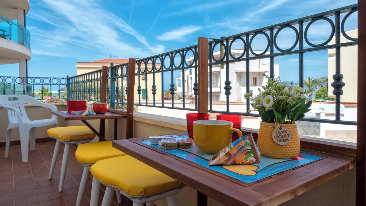 Lido Apartment | Apartment San Giovanni Lido Close to the Beach with Sea View, Wi-Fi & Balcony