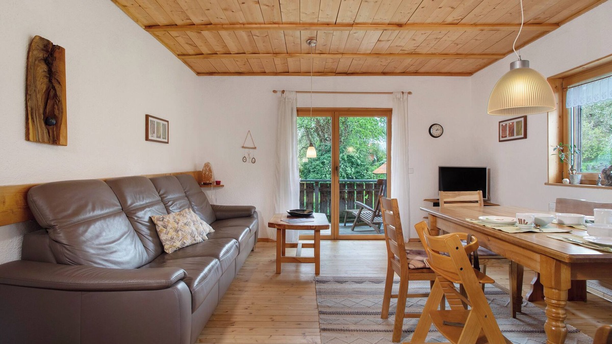 Waldbeuren Apartment | Apartment 'Schneckenhaus' with Shared Garden, Balcony and Wi-Fi