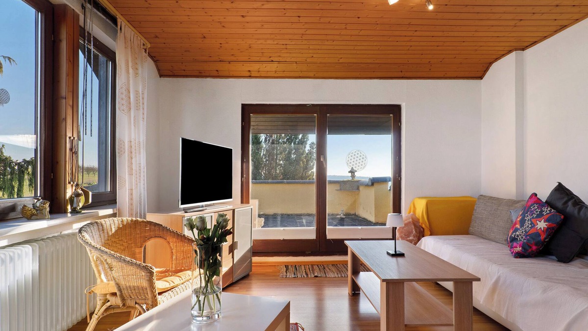 Gemmrigheim Apartment | Apartment 'Schöne Aussicht' with Private Terrace and Wi-Fi