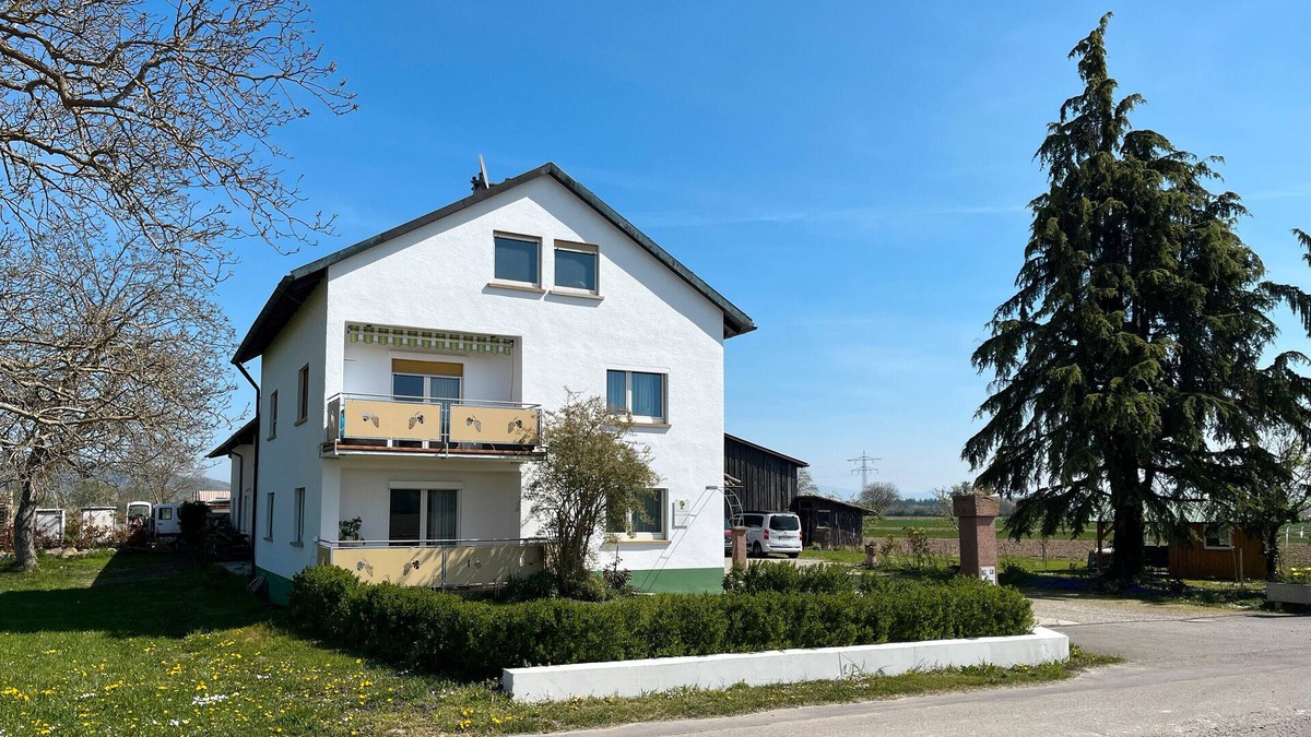 Breisach Apartment | Apartment 'Schwarzwaldblick' with Private Terrace, Private Garden and Wi-Fi