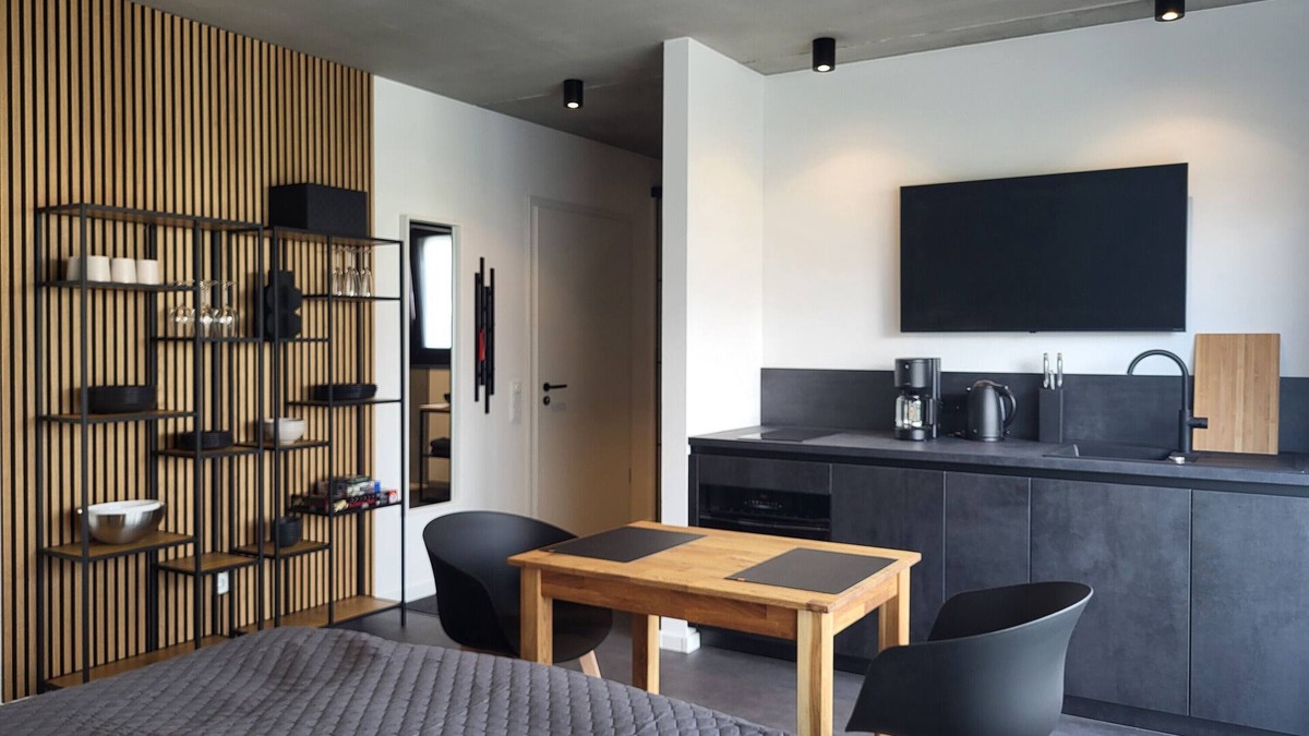 Muldestausee Apartment | Apartment 'Schlossterrassen 8b' with private terrace, shared garden and Wi-Fi