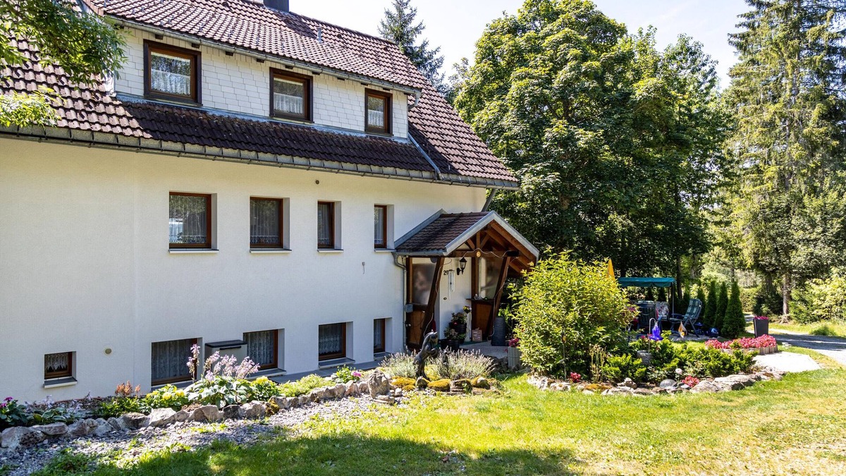 Saig Apartment | Apartment 'Schwarzwaldglück' with Mountain View, Terrace and Wi-Fi