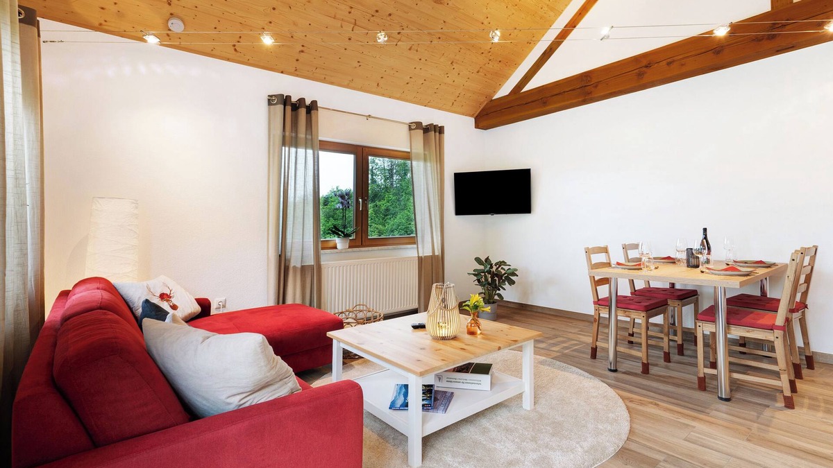 Oberkirch Apartment | Apartment 'Schwarzwaldglück' with Mountain View, Private Terrace and Wi-Fi