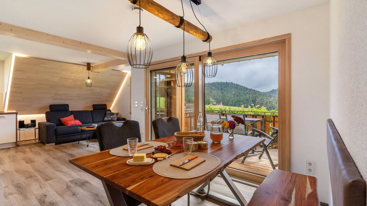 Wolfach - Saint Roman Apartment | Apartment 'Schwarzwaldblick' with Mountain View, Shared Garden and Wi-Fi