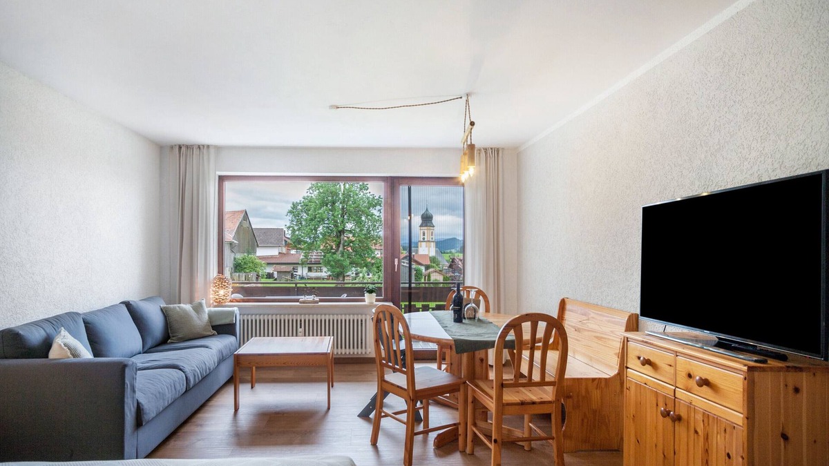 Oy-Mittelberg Apartment | Apartment "Seehenswert" with Mountain View, Shared Pool & Wi-Fi