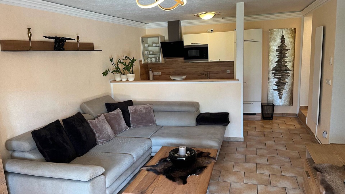 Grundlsee Apartment | Apartment 'Seerhaus' with Lake View, Private Terrace and Wi-Fi