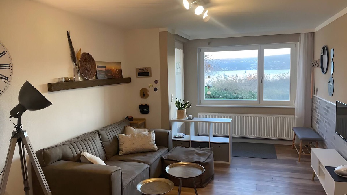 Reichenau Apartment | Apartment 'Seezauber Direkt Am Wasser' with Lake View, Private Terrace and Wi-Fi