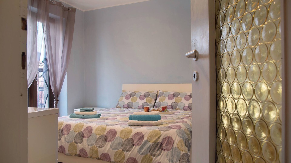 Azzio Apartment | Apartment 'Simona Lago Maggiore' with Mountain View, Balcony and Wi-Fi