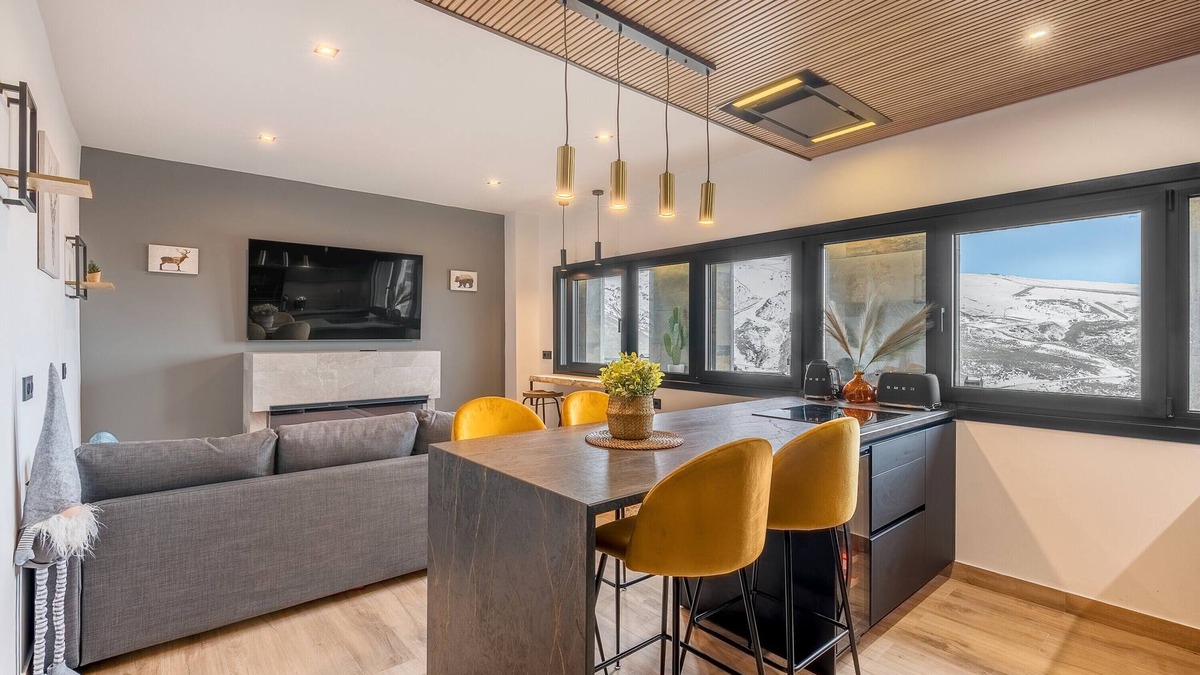 Pradollano Apartment | Apartment 'Siroko Suite 32C' with Mountain View and Wi-Fi