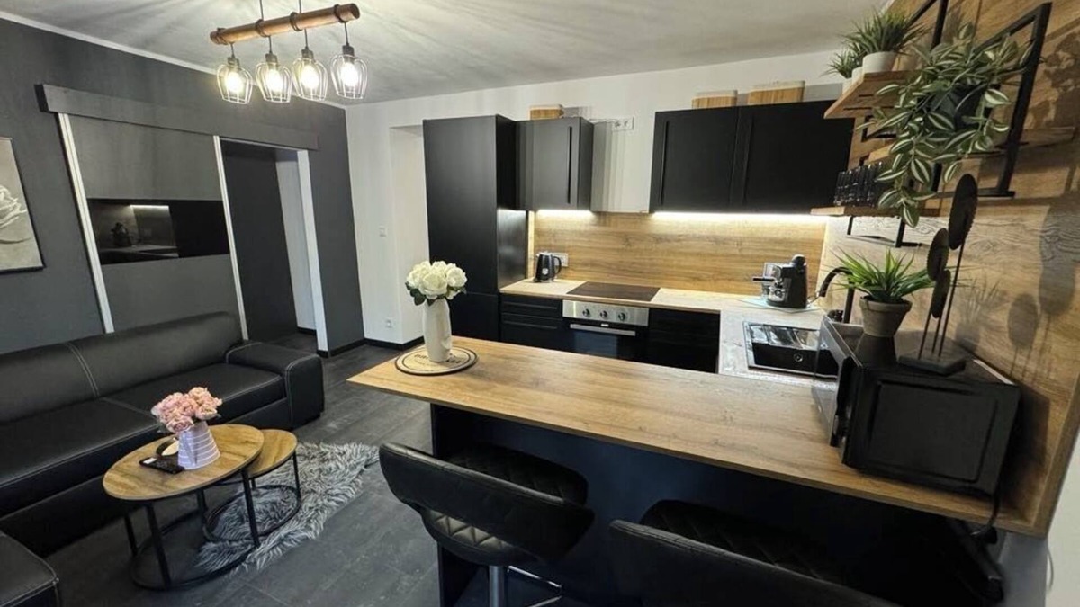 Banska Bystrica Apartment | Apartment DEKO, Town Centre by main Square!