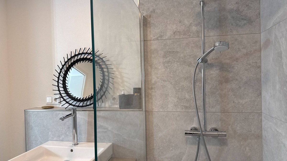 Uettingen Apartment | Apartment 'Sleepflexi' with Private Terrace and Wi-Fi