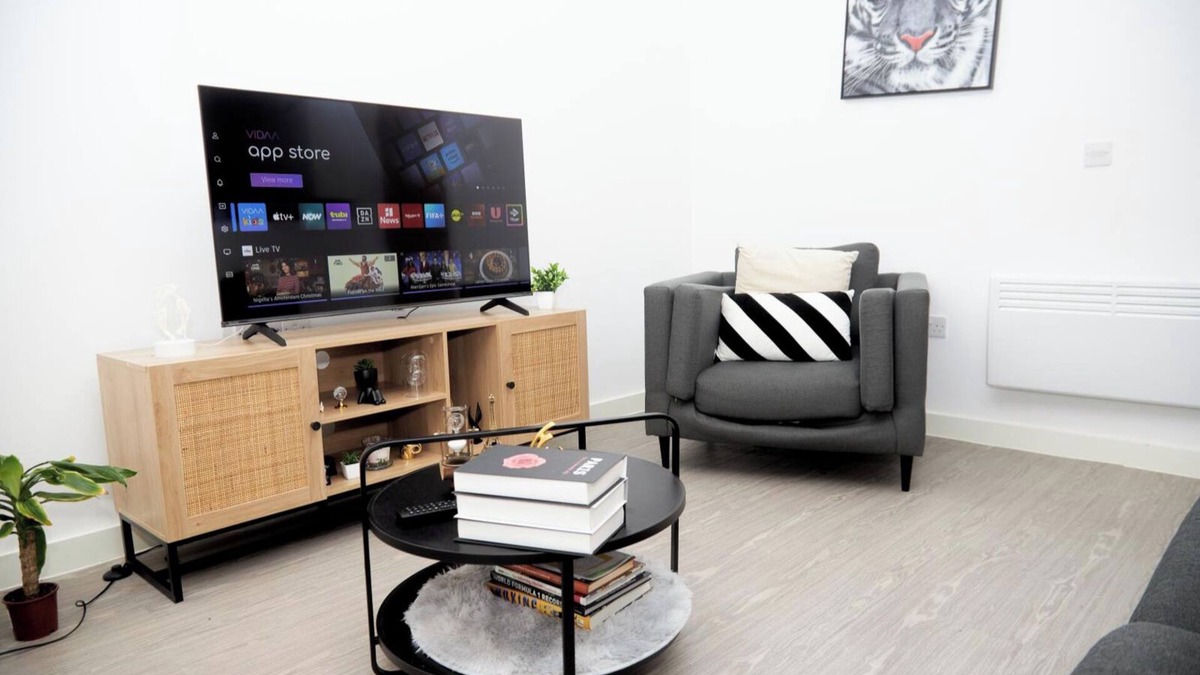 Salford Apartment | Apartment-Sleeps4-StreetParking-Balcony-Duplex