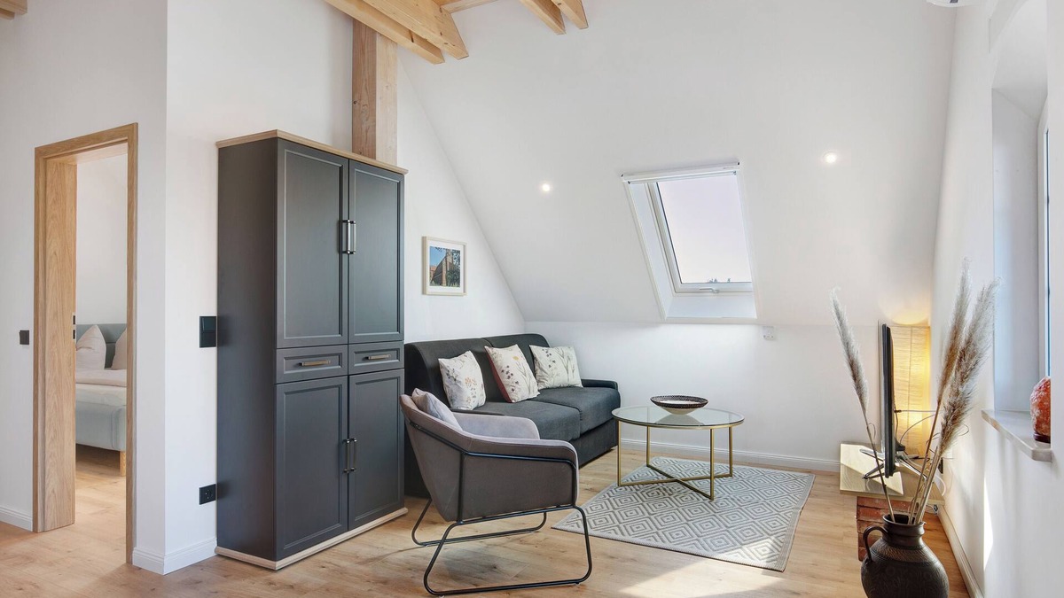 Stolzenhagen Apartment | Apartment 'Sonnenblume' with Shared Garden, Balcony and Wi-Fi