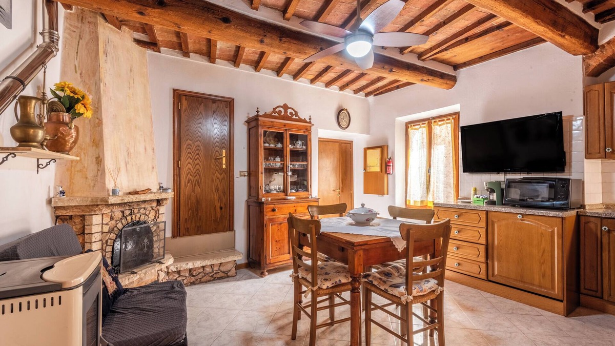Pari Apartment | Apartment 'Sotto Gli Archi' with Mountain View