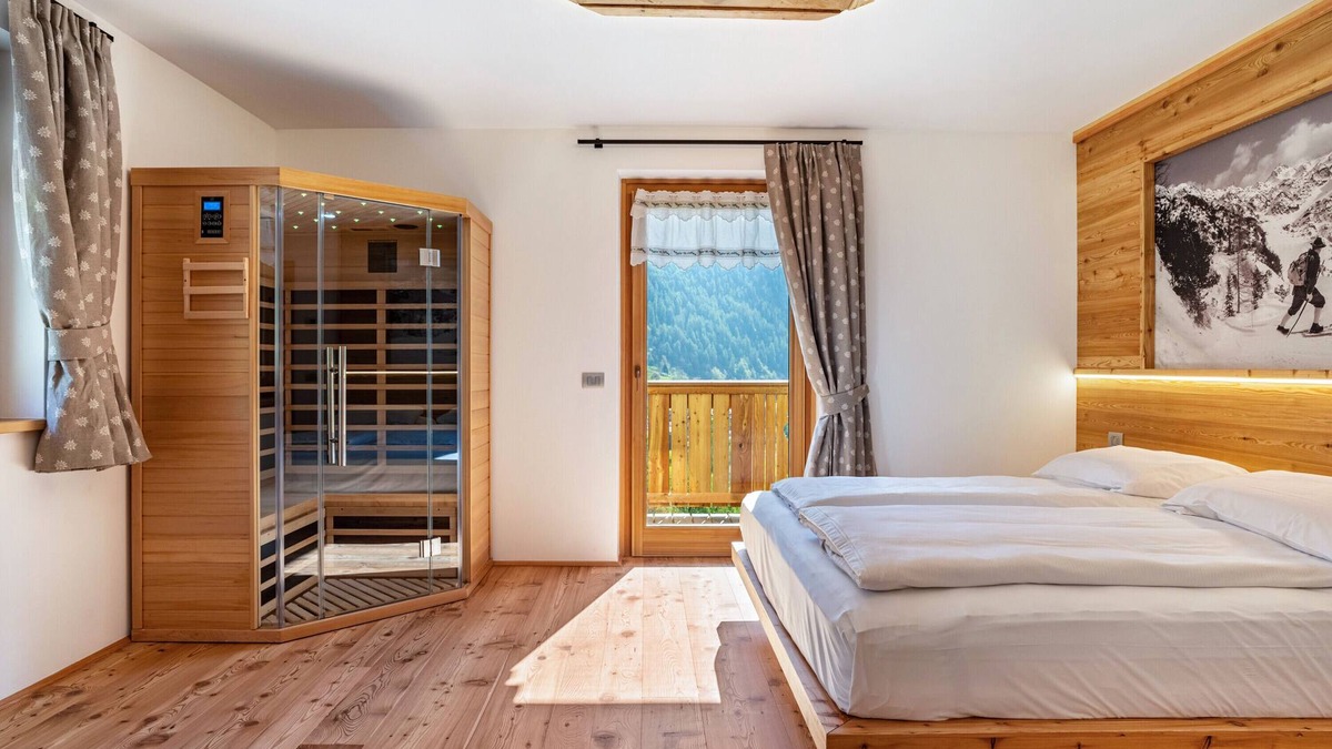 Rabbi Apartment | Apartment 'Soffio Del Larice With Private Sauna' with Mountain View
