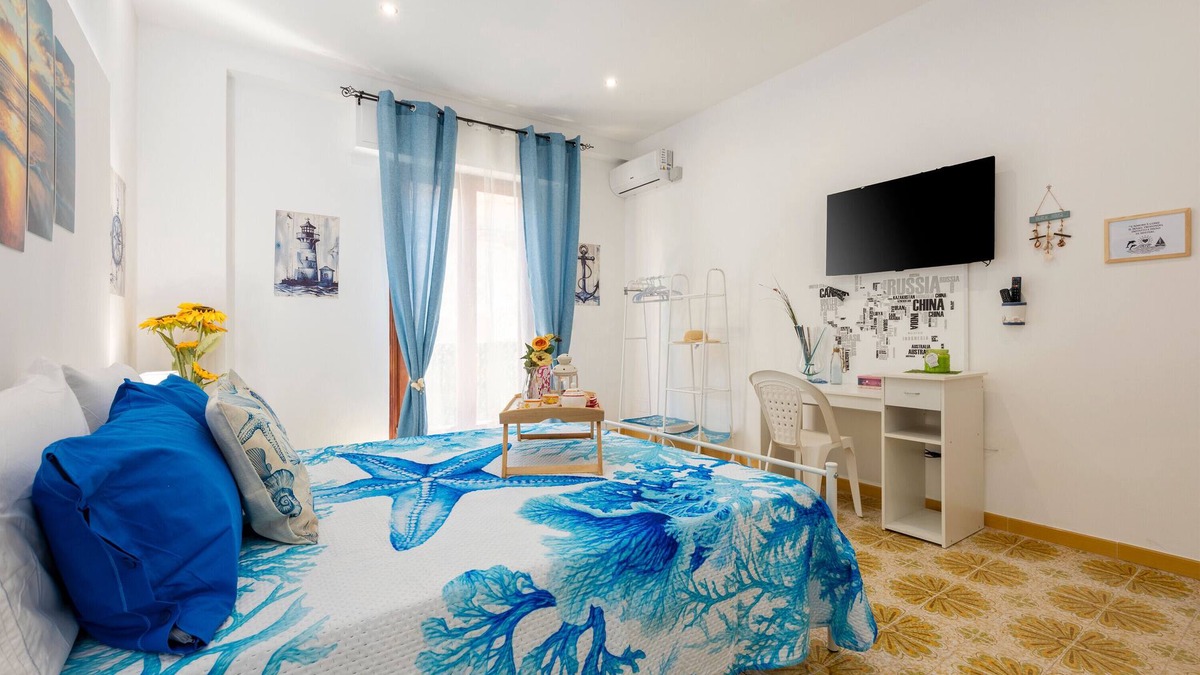 Casteldaccia Apartment | Apartment 'Sole e Amore' with Balcony, Wi-Fi and Air Conditioning