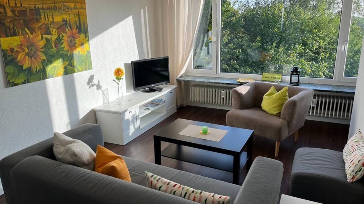 Ailingen Apartment | Apartment 'Sonnenblume' with Private Garden and Wi-Fi