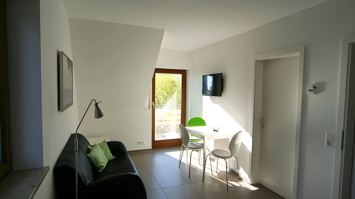 Iznang Apartment | Apartment 'Sonnendeck mit Balkon' with Lake View, Shared Terrace and Wi-Fi