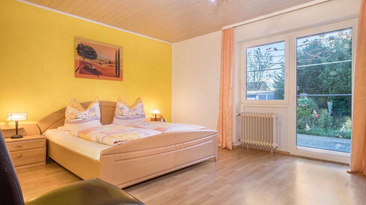 Langenargen Apartment | Apartment 'Sonnenschein' with Terrace, Shared Garden & Wi-Fi