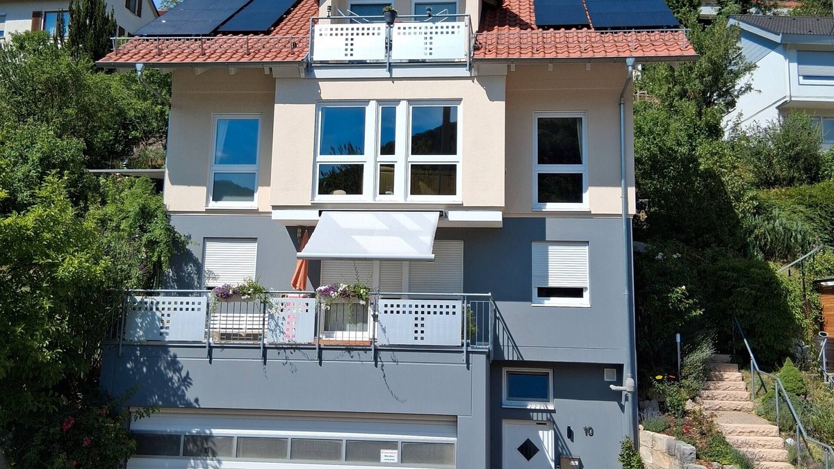 Bad Urach Apartment | Apartment 'Sonntag' with Balcony and Wi-Fi