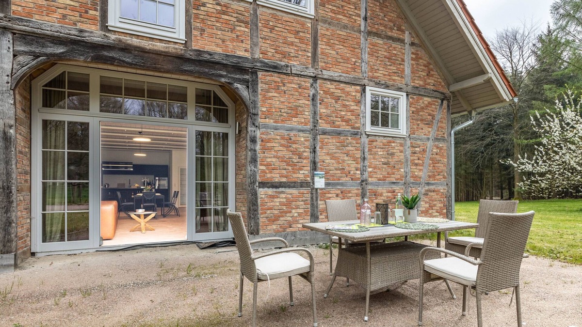 Dedelstorf Apartment | Apartment 'South Terrace with Loft Charm' with Mountain View, Private Pool and Wi-Fi