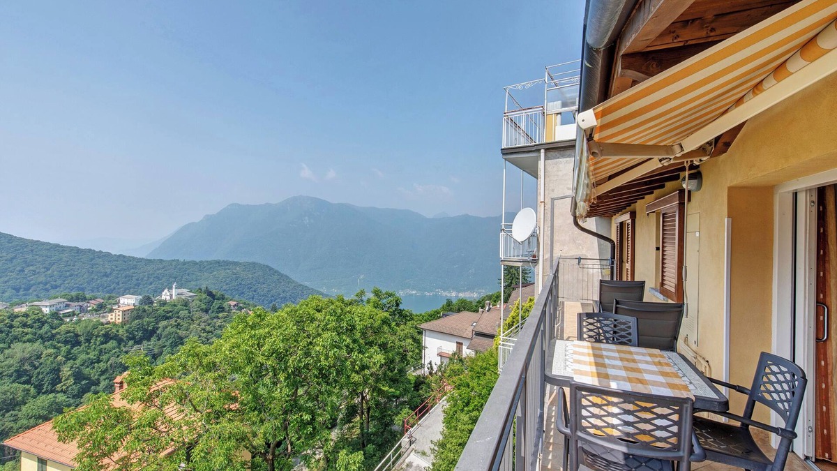 Veleso Apartment | Apartment 'Splendido loft panoramico' with Lake View & Wi-Fi