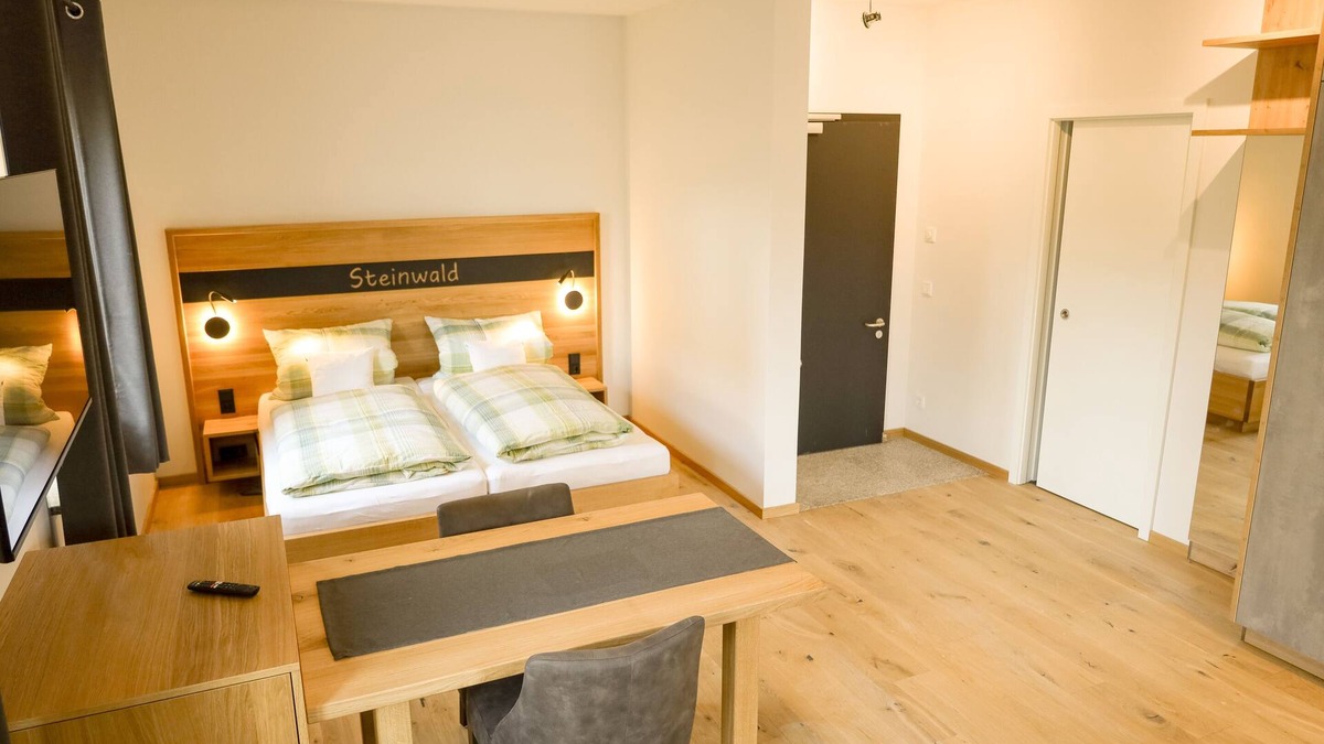 Muenchberg Apartment | Apartment-Steinwald-Mobility bath-Terrace