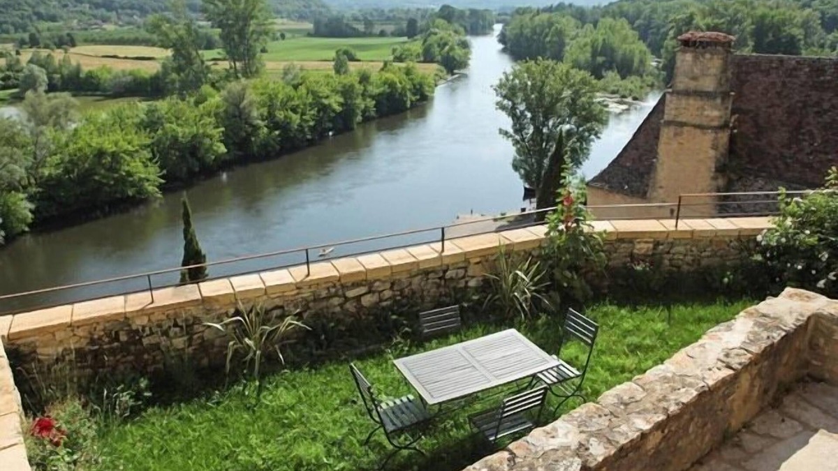 Beynac-et-Cazenac Apartment | Apartment-Superior-Ensuite with Shower-Vue rivière