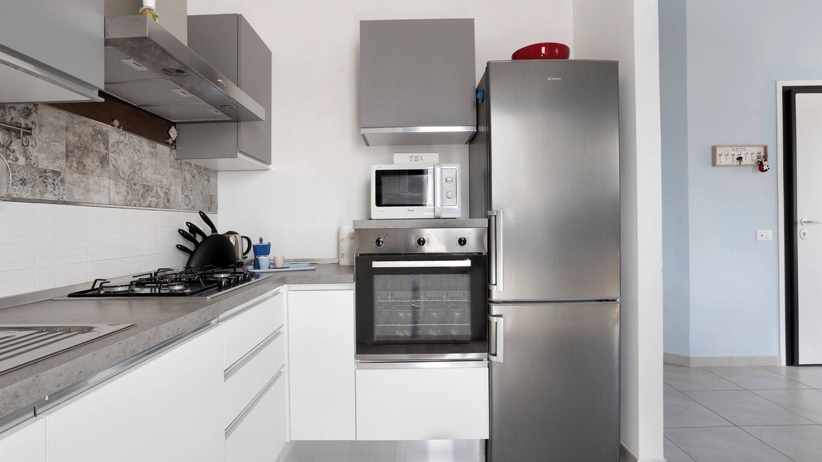 Castelnuovo Magra Apartment | Apartment 'Suite Paradiso' with Balcony, Wi-Fi and Air Conditioning