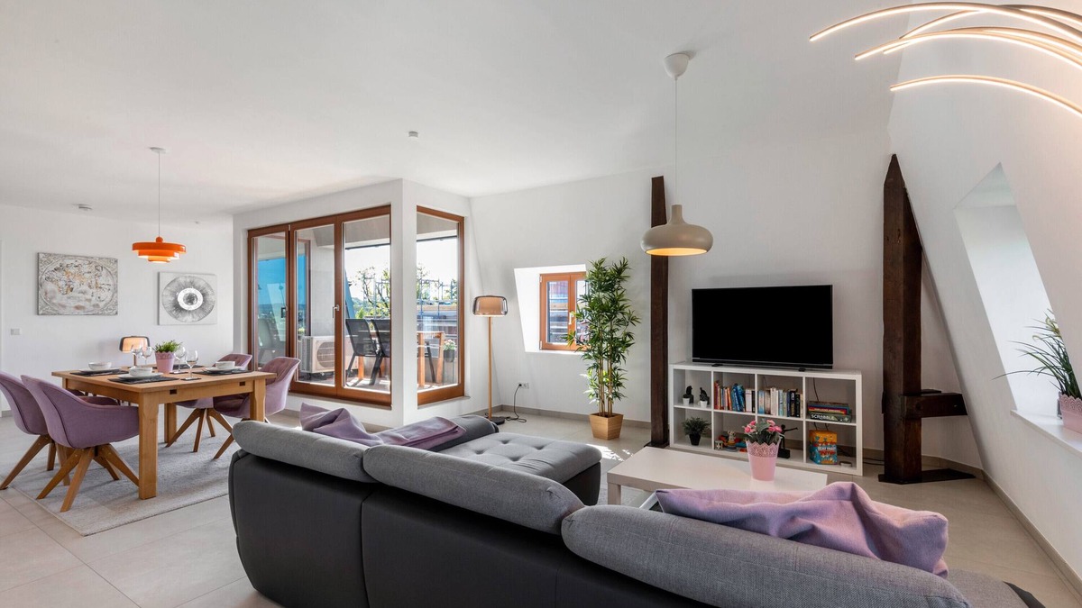 Limburg an der Lahn Apartment | Apartment 'Suite Marienborn' with Mountain View, Private Terrace and Air Conditioning