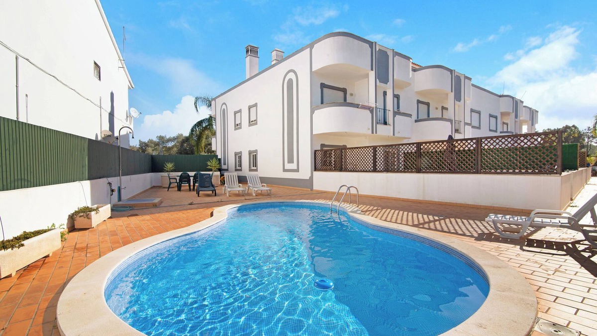 Figueiral Apartment | Apartment "Sunset" with Shared Pool, Private Terrace & Wi-Fi
