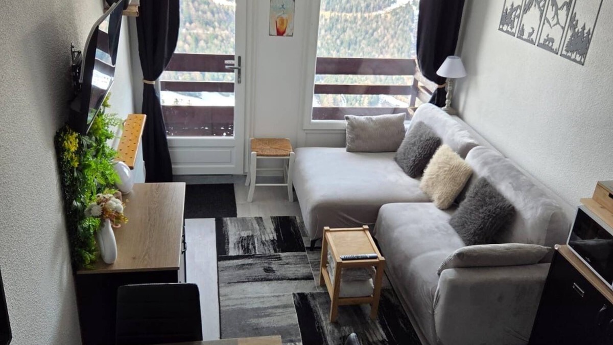 Saint-Aventin Apartment | Apartment Superbagneres Breathtaking view from the foot of the slopes or from the start of a hike.