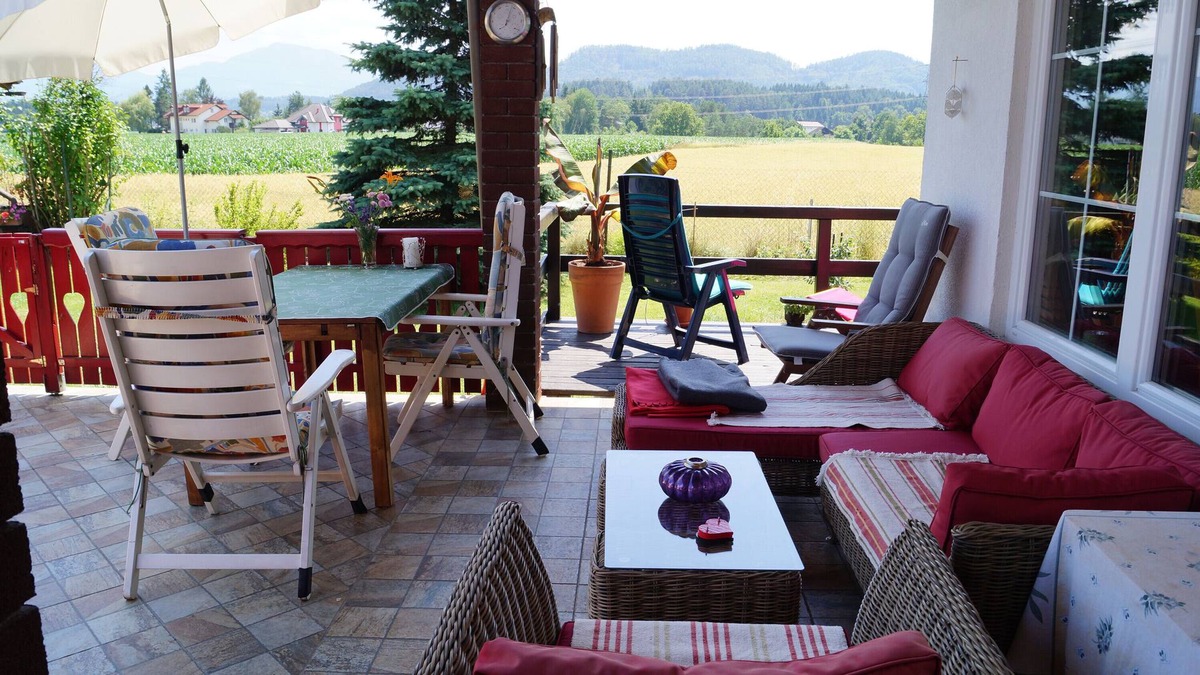 Klopein am Klopeiner See Apartment | Apartment 'Superior Mit Alpenblick' with Mountain View, Wi-Fi and Air Conditioning