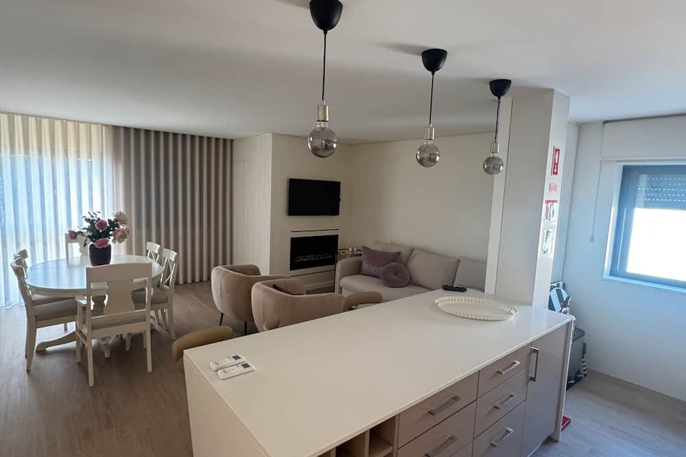 Darque Apartment | Apartment 'Surf and Chill House' with Mountain View, Wi-Fi and Air Conditioning