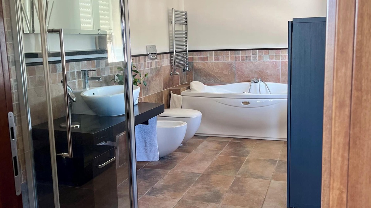 Zona XVI Torrenova Apartment | Apartment surrounded by greenery with a view of the riding stables. With meter at 30m.