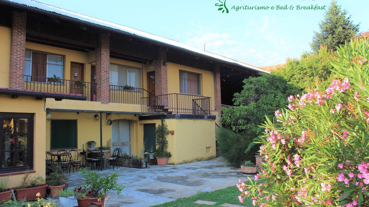 Salussola Other | Apartment surrounded by greenery at the Fattoria delle Rose