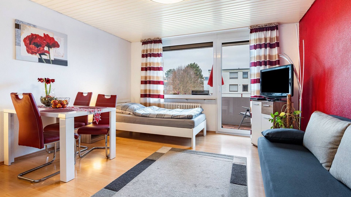 Winnenden Apartment | Apartment 'Szafranzimmervermietung' with Balcony and Wi-Fi