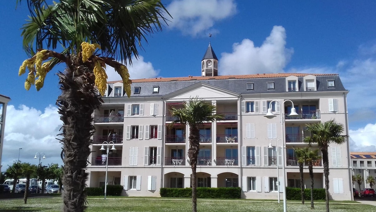 Rochefort Apartment | Apartment T2 (Curistes ou vacanciers) Bougainville marina