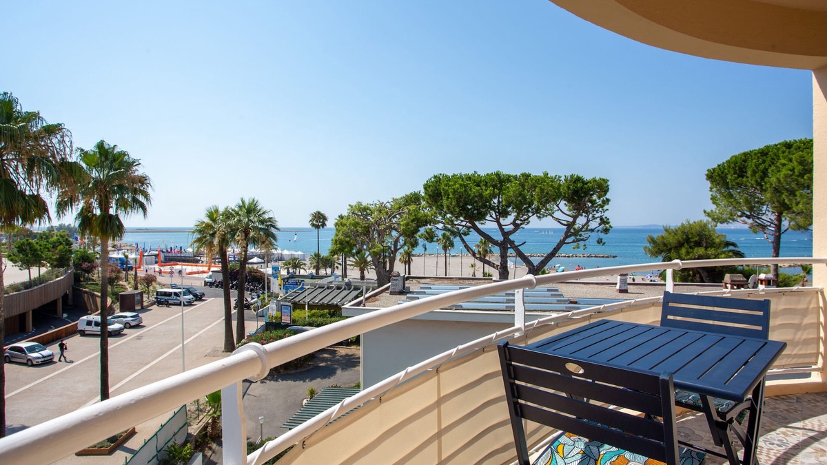 Saint-Laurent-du-Var Apartment | Apartment T2 air-conditioned sea view