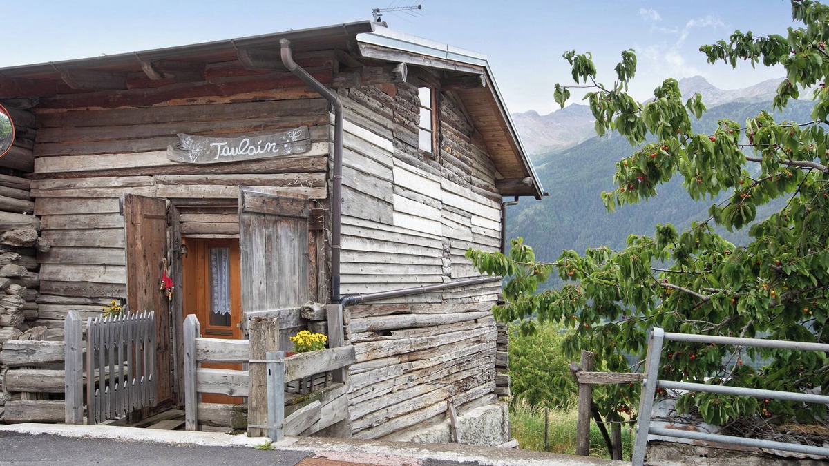 Valdisotto Apartment | Apartment "Taulain Gotrosio" close to Ski Slopes with Open Terrace and Wi-Fi