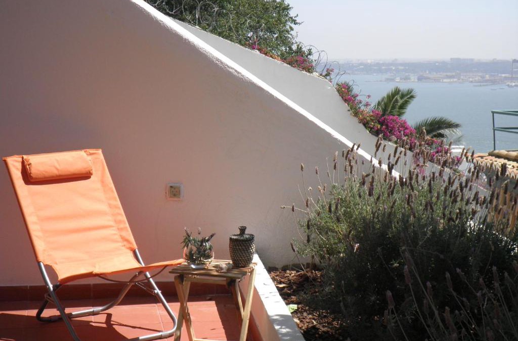 Sao Cristovao e Sao Lourenco Apartment | Apartment terrace Castelo S.Jorge