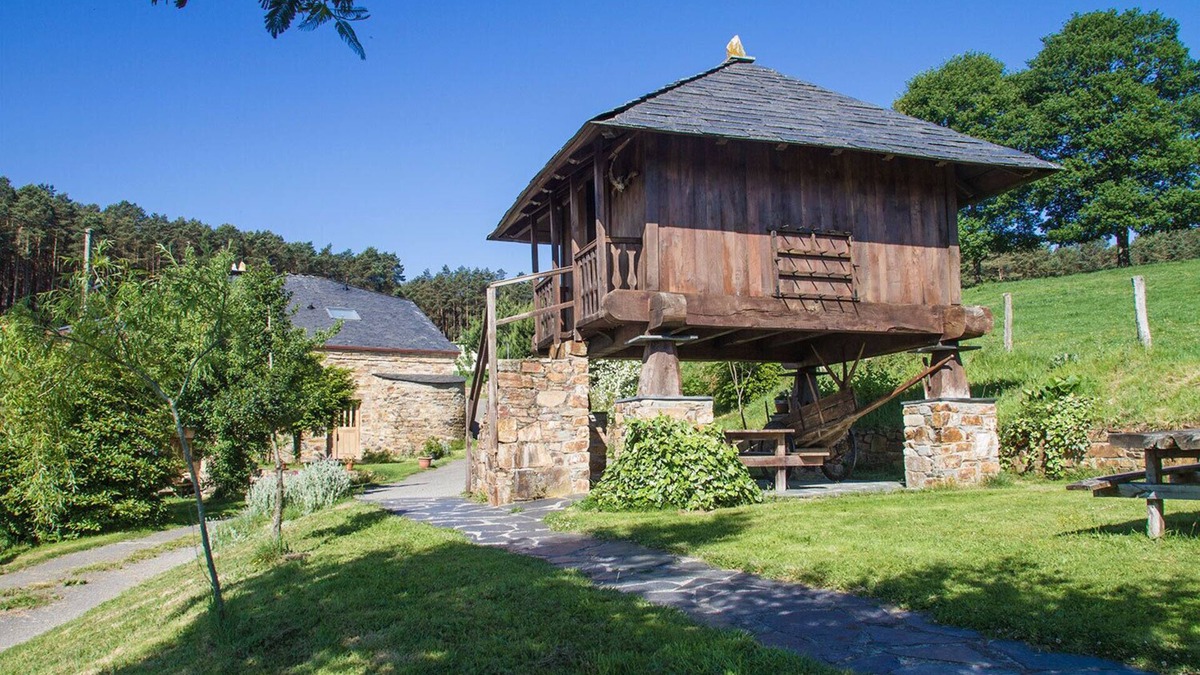 Fonsagrada Cottage | Apartment the hayloft Entirely independent stone house
