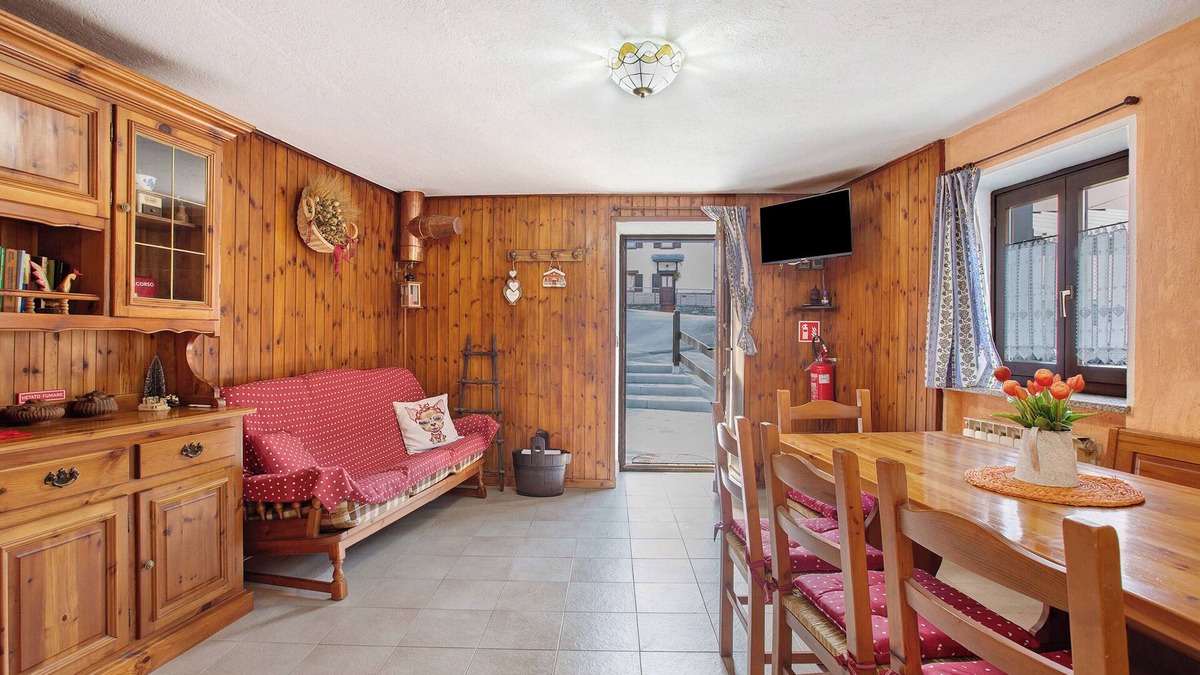 Fenis Apartment | Apartment 'Tillier' with Mountain View and Wi-Fi