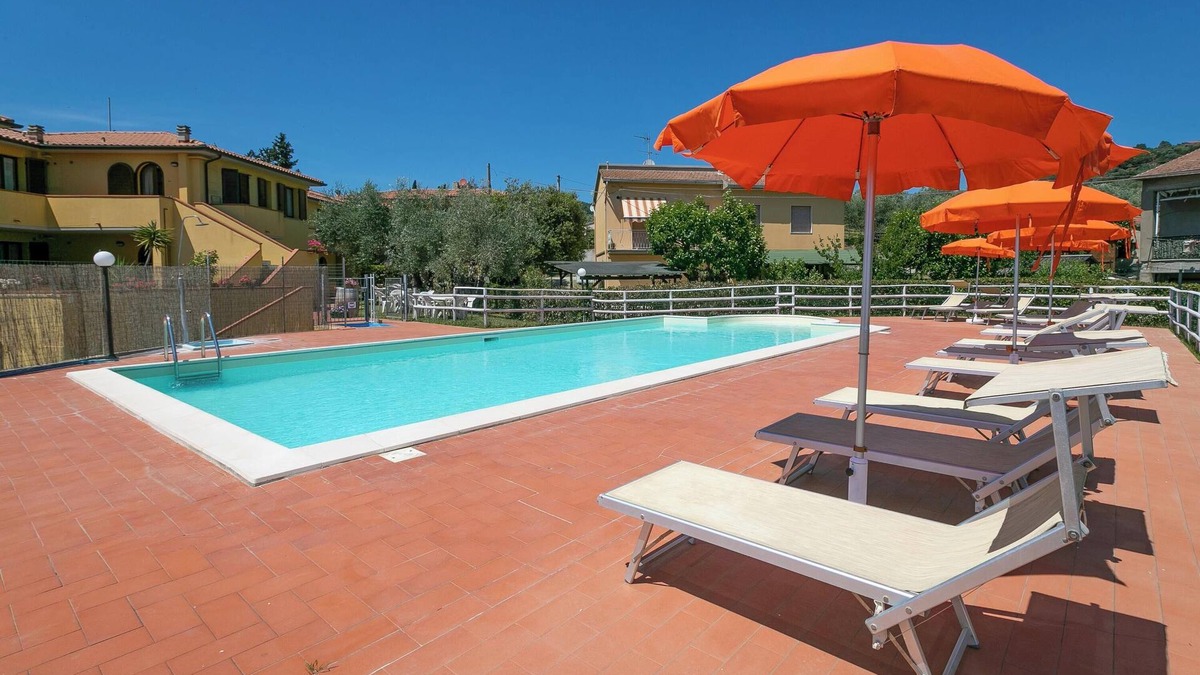 Suvereto Apartment | Apartment "Trilocale Coratina" with Terrace, Shared Pool & Wi-Fi