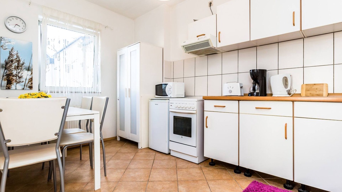 Troisdorf Apartment | Apartment Troisdorf Spich 1, 1 Wohn-/schlafzimmer, Max. 3 Personen