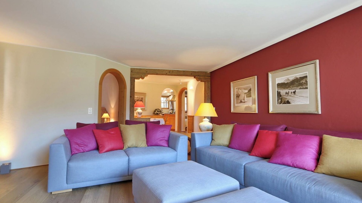 Champfer Apartment | Apartment Üerts - High-Quality Apartment with Balcony and View in Champfèr