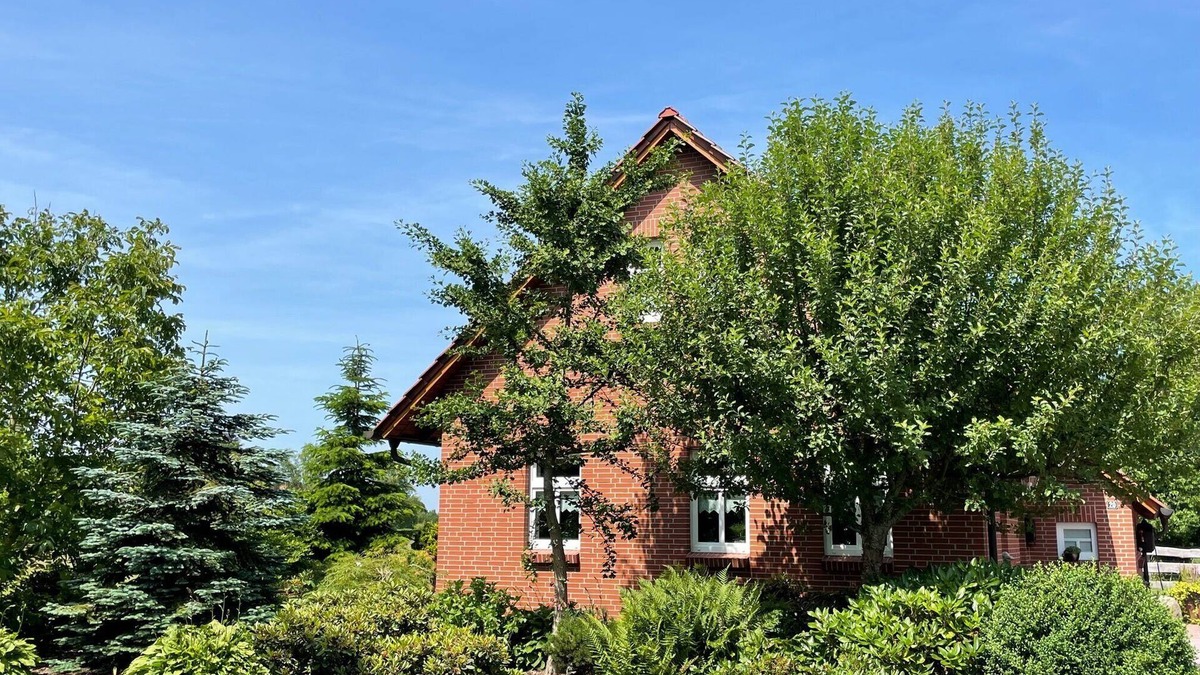 Apen Apartment | Apartment 'Uhlenhoff Boyken' with Private Terrace, Shared Garden and Wi-Fi