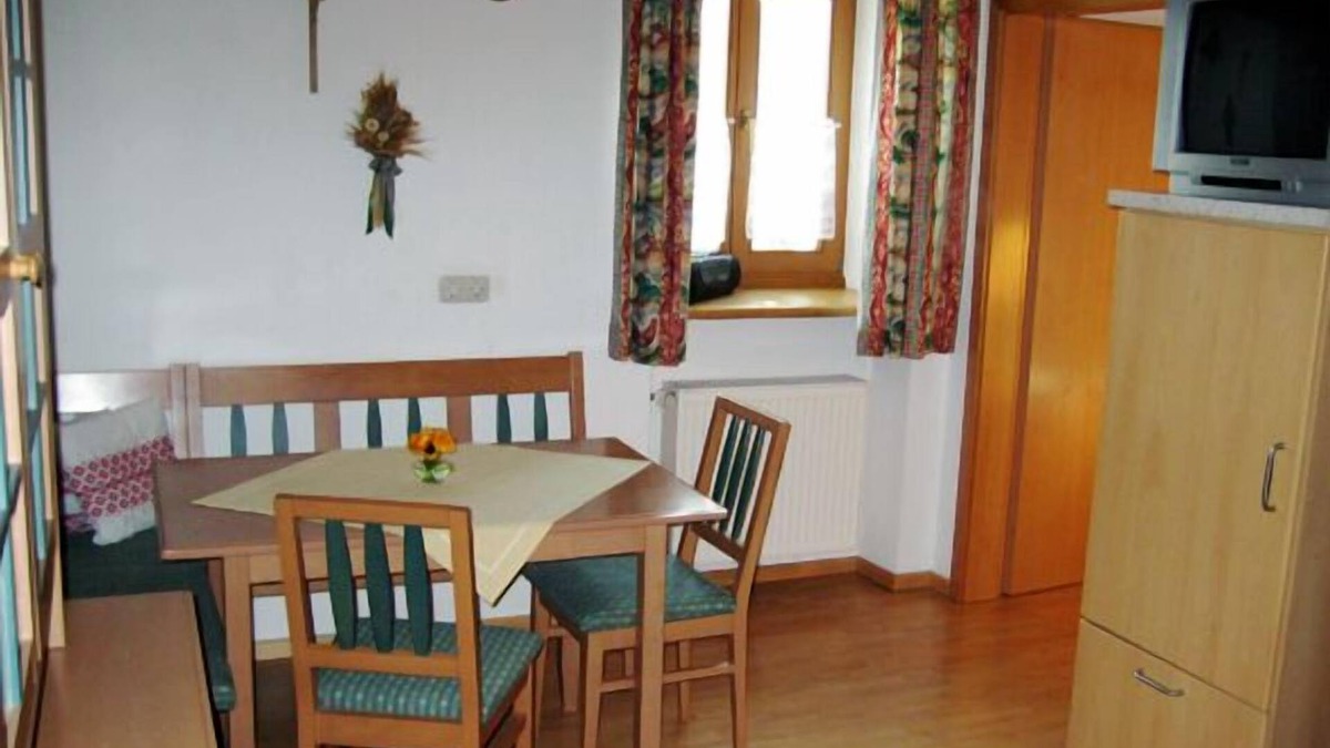 Neuoetting Apartment | Apartment Unterdirn 4 persons, 40sqm, eat-in kitchen, 2 bedrooms, first floor